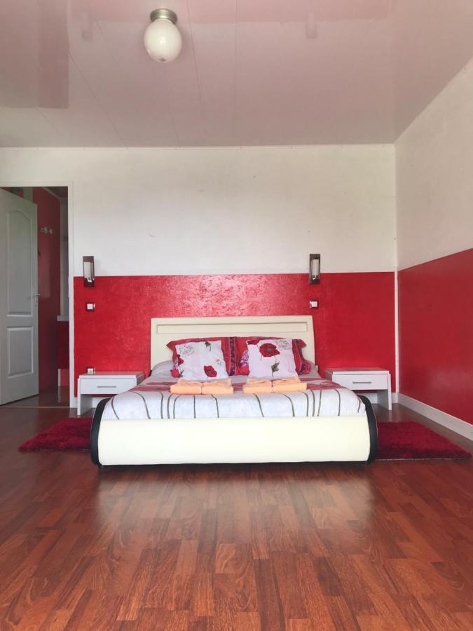 サラジー Le Jean Robert Bed & Breakfast エクステリア 写真